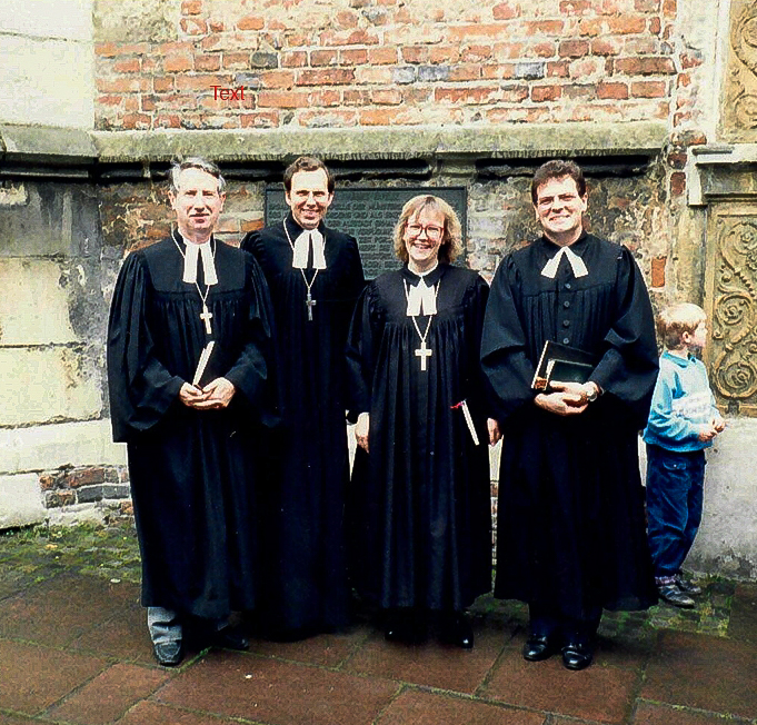 Amatā ievešana Minsteres draudzē. No kreisās: mācītāji Gunārs Ansons, Elmārs Ernsts Rozītis un Klāvs Bērziņš. Vācija, 1988. gads