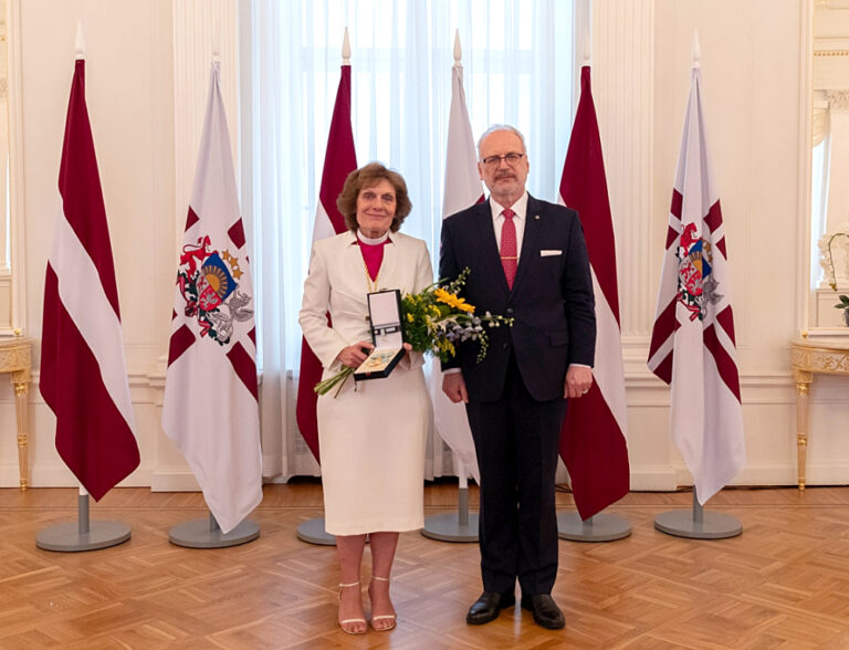  Saņemot Triju Zvaigžņu ordeni. Ordeni pasniedz Latvijas Valsts prezidents Egils Levits. Rīga, 2023. gads